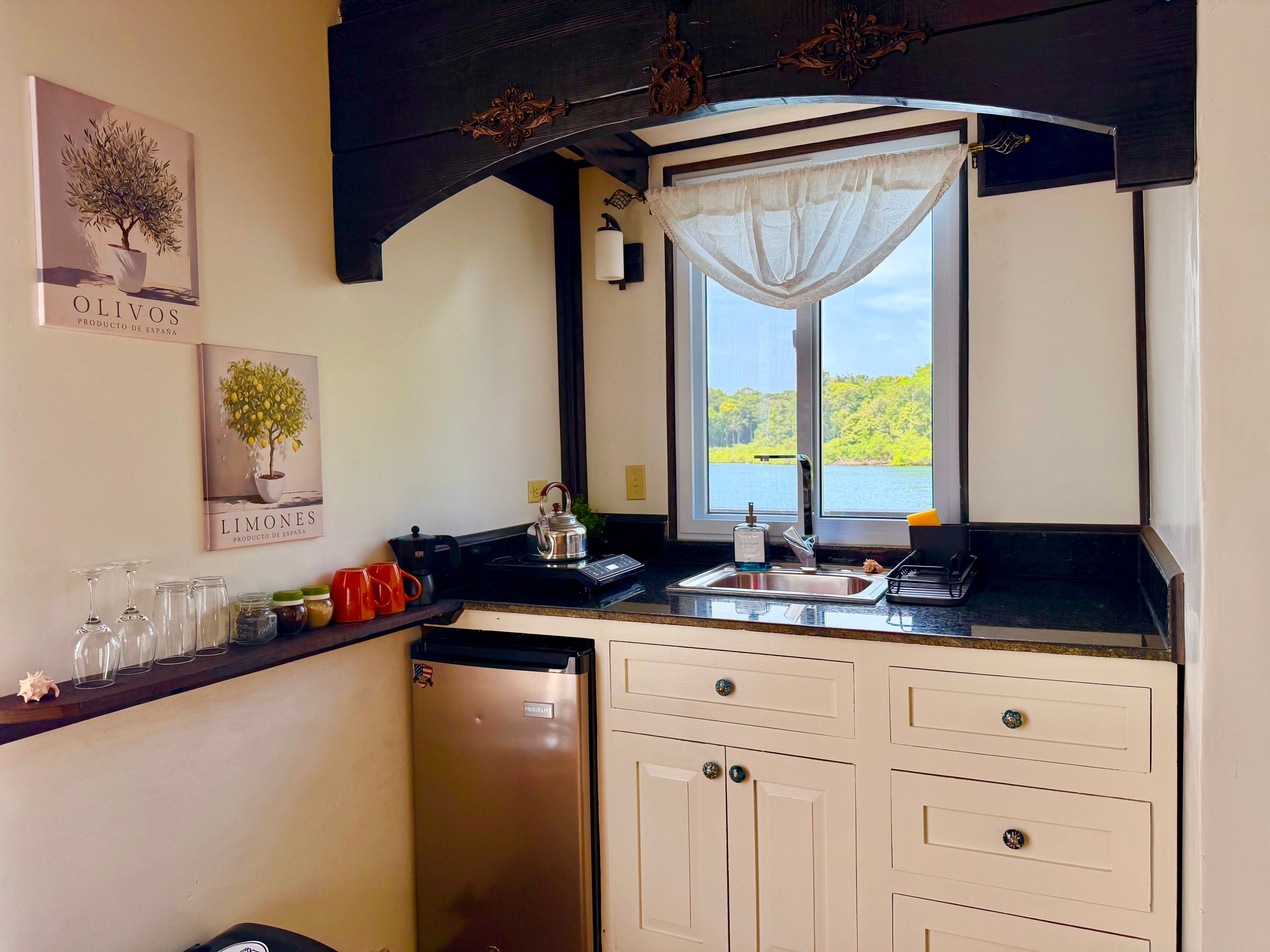 The kitchenette, with a window onto the lagoon